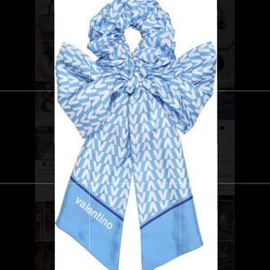 NWT Valentino hair scrunchie/bow 🎀